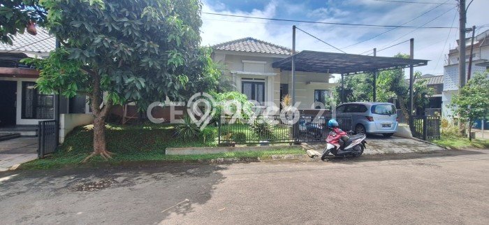 Rumah Siap Huni ada Swimming pool Mutiara Sentul Bogor Rumah Siap Huni ada Swimming pool Mutiara Sentul Bogor