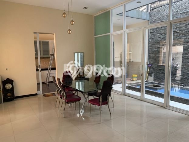 Dijual Rumah Luas Elegan Dengan View Eksklusif di Kedung Baruk, Surabaya Dijual Rumah Luas Elegan Dengan View Eksklusif di Kedung Baruk, Surabaya