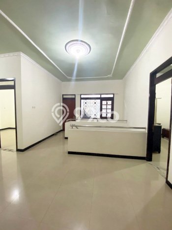 Rumah Minimalis 5 Kamar Terawat di Wonocolo, Dekat Tempat Strategis, Surabaya Rumah Minimalis 5 Kamar Terawat di Wonocolo, Dekat Tempat Strategis, Surabaya