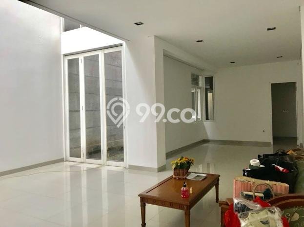 Jual Cepat Hunian Elegan Klasik di Jakarta Selatan Jual Cepat Hunian Elegan Klasik di Jakarta Selatan