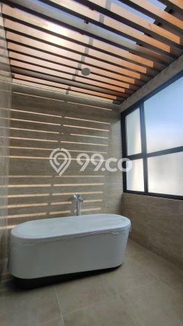 Ready to Use! Premium House LT 240m2 Desain Modern di BSD Ready to Use! Premium House LT 240m2 Desain Modern di BSD