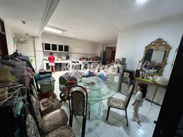 Dijual Rumah Strategis Bagus Punya 5 KT di Dukuh Pakis Surabaya SHM Dijual Rumah Strategis Bagus Punya 5 KT di Dukuh Pakis Surabaya SHM