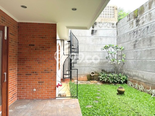 For Sale Rumah Elit Exclusive di Ciputat Timur, Tangerang Selatan For Sale Rumah Elit Exclusive di Ciputat Timur, Tangerang Selatan