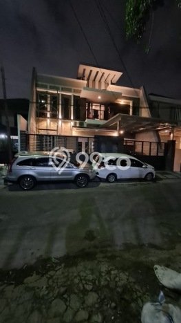 Rumah Luxury Modern Tanpa Renovasi di kertajaya Surabaya Rumah Luxury Modern Tanpa Renovasi di kertajaya Surabaya