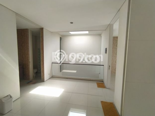 Rumah Elit Modern Tanpa Renovasi di Citraland Surabaya Rumah Elit Modern Tanpa Renovasi di Citraland Surabaya