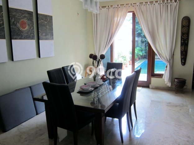 Rumah 4 Kamar Harga Menarik di Cipete, Jakarta Selatan Rumah 4 Kamar Harga Menarik di Cipete, Jakarta Selatan