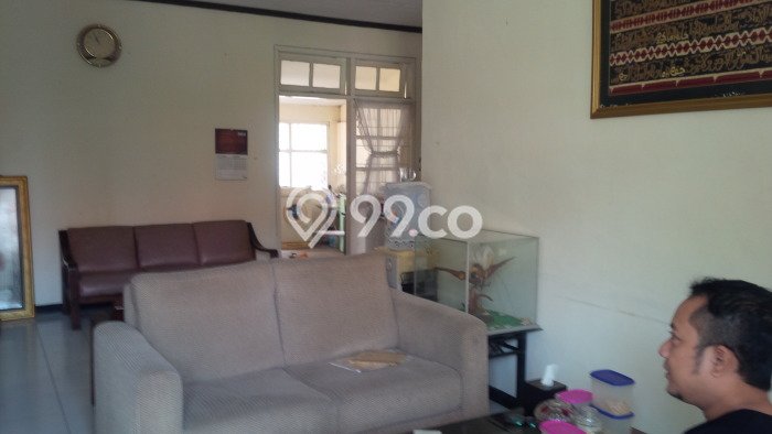 Rumah Strategis 2 KT Luas Tanah 162m² di Rungkut, Surabaya Rumah Strategis 2 KT Luas Tanah 162m² di Rungkut, Surabaya