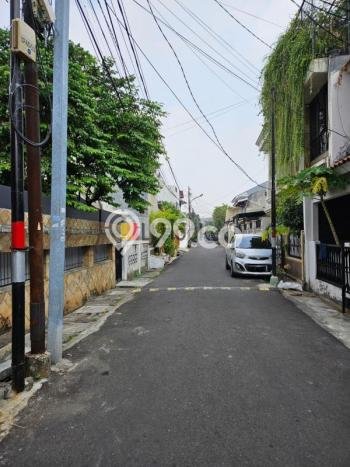 Rumah Mewah LB 171m2 Siap Huni Desain Elegan di Pulo Asem, Jakarta Timur Rumah Mewah LB 171m2 Siap Huni Desain Elegan di Pulo Asem, Jakarta Timur