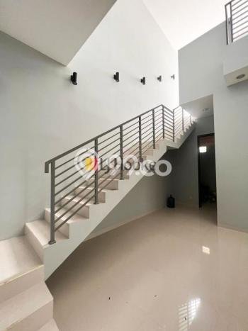 Rumah Elit Modern Tanpa Renovasi di BSD City Tangerang Rumah Elit Modern Tanpa Renovasi di BSD City Tangerang