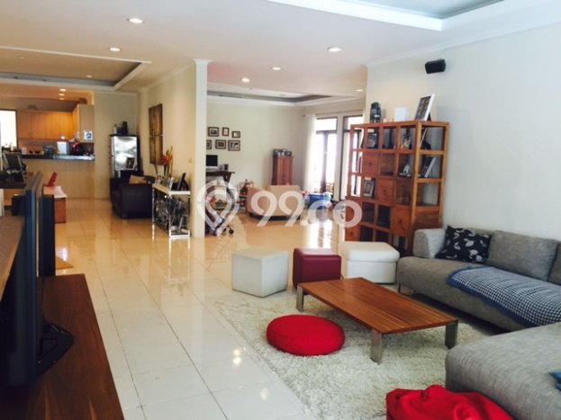 Rumah di Kemang, 4 KT, Lingkungan Asri, Luas 900m² LB 500m² Rumah di Kemang, 4 KT, Lingkungan Asri, Luas 900m² LB 500m²