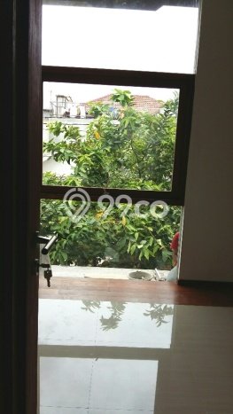 Hunian Elit LB 250m2 Siap Pakai Desain Elegan di Bintaro, Tangerang Selatan Hunian Elit LB 250m2 Siap Pakai Desain Elegan di Bintaro, Tangerang Selatan