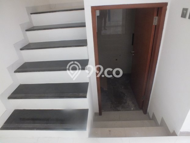 Rumah 5 Kamar Tidur Konsep Modern di Bintaro, Dekat Pusat Kota, Tangerang Selatan Rumah 5 Kamar Tidur Konsep Modern di Bintaro, Dekat Pusat Kota, Tangerang Selatan