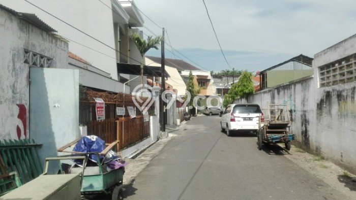 Rumah lama butuh uang tengah kota Jalan Seroja, Simpang Lima Rumah lama butuh uang tengah kota Jalan Seroja, Simpang Lima
