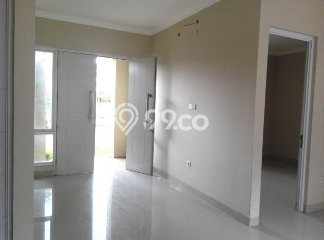 Rumah LT 200m² Dekat Pusat Perbelanjaan di Grand Wisata, Bekasi Rumah LT 200m² Dekat Pusat Perbelanjaan di Grand Wisata, Bekasi