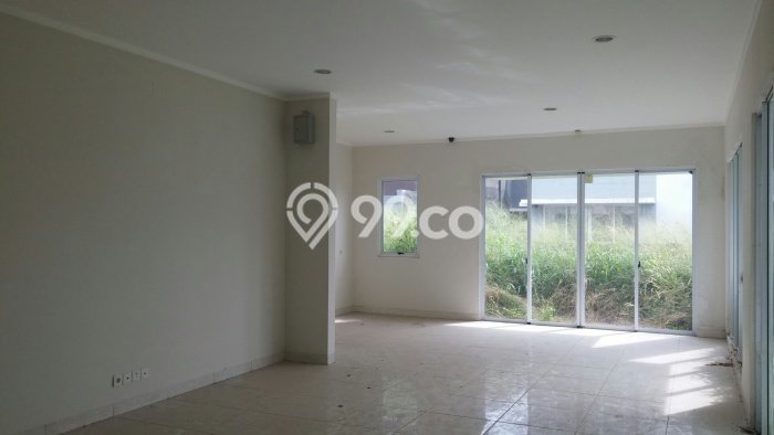 Rumah Asri area BSD De Park, Tangerang, LT 300m² LB 275m² Rumah Asri area BSD De Park, Tangerang, LT 300m² LB 275m²