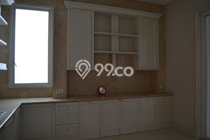 Rumah di Pondok Indah, Luas 830m², Bangunan 1000m² Rumah di Pondok Indah, Luas 830m², Bangunan 1000m²