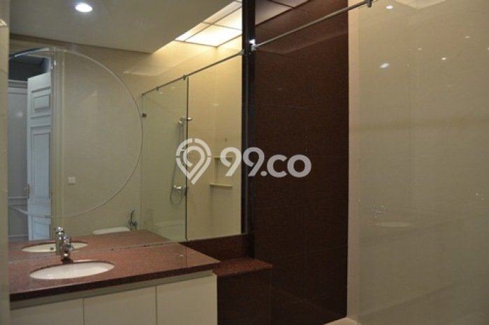 Rumah di Pondok Indah, Luas 830m², Bangunan 1000m² Rumah di Pondok Indah, Luas 830m², Bangunan 1000m²