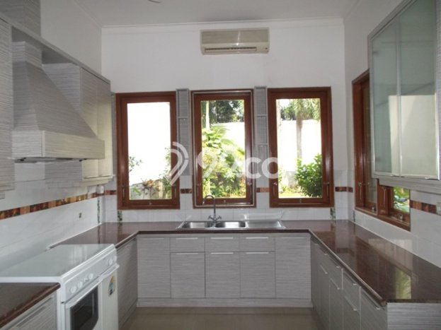 Rumah Asri di Kemang, 5 KT, Bebas Banjir Rumah Asri di Kemang, 5 KT, Bebas Banjir