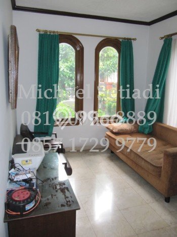 NEW LISTING! Rumah Strategis area Cinere, LT 300m² Bangunan 400m² NEW LISTING! Rumah Strategis area Cinere, LT 300m² Bangunan 400m²