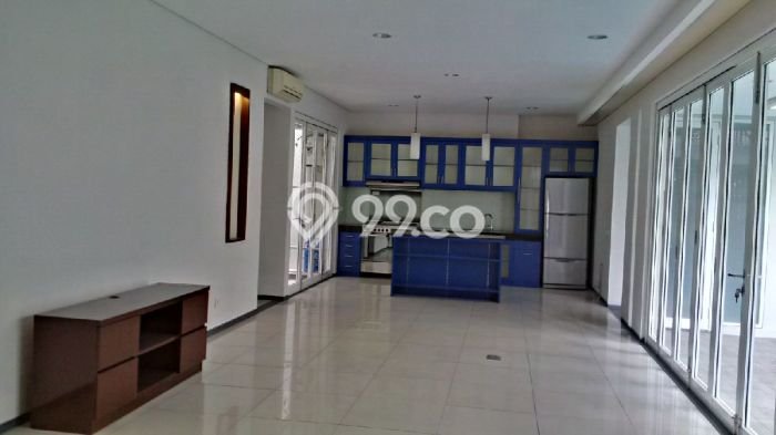 Rumah Sewa Jakarta Selatan LT 240m2 LB 350m2 Kawasan Senopati Rumah Sewa Jakarta Selatan LT 240m2 LB 350m2 Kawasan Senopati