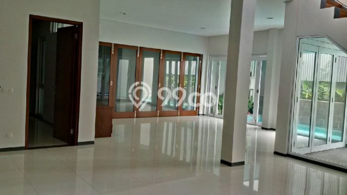Rumah sewa siap pakai 4 KT di Senopati, Jakarta Selatan Rumah sewa siap pakai 4 KT di Senopati, Jakarta Selatan