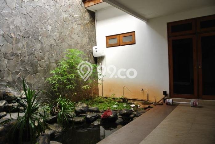 Lokasi strategis! Rumah siap huni dikontrakkan di Kebayoran Baru LB 450m2 Lokasi strategis! Rumah siap huni dikontrakkan di Kebayoran Baru LB 450m2