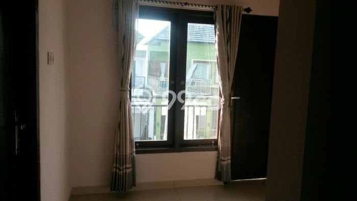 Rumah 2 Lantai Lokasi strategis Rumah 2 Lantai Lokasi strategis