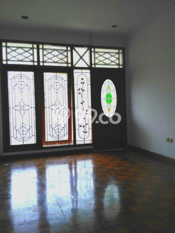 Lokasi strategis! Rumah siap huni disewakan di Tebet LB 220m2 Lokasi strategis! Rumah siap huni disewakan di Tebet LB 220m2