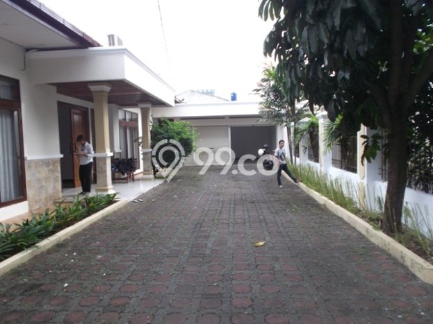 HUNIAN PREMIUM! Rumah di Ampera, 4 KT, Kawasan Prospektif, Luas 1000m² LB 400m² HUNIAN PREMIUM! Rumah di Ampera, 4 KT, Kawasan Prospektif, Luas 1000m² LB 400m²