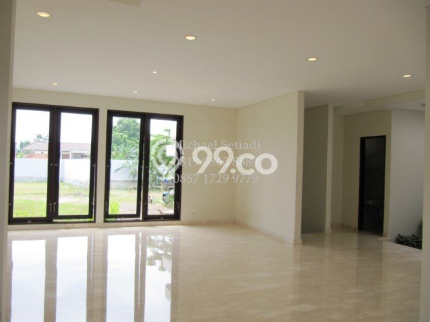 Rumah Terawat 4 KT 5 KM di Ampera, Jakarta Selatan Rumah Terawat 4 KT 5 KM di Ampera, Jakarta Selatan