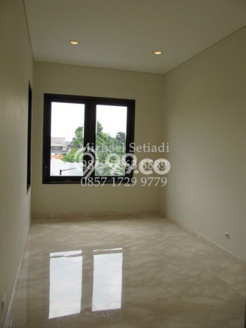 Rumah Terawat 4 KT 5 KM di Ampera, Jakarta Selatan Rumah Terawat 4 KT 5 KM di Ampera, Jakarta Selatan