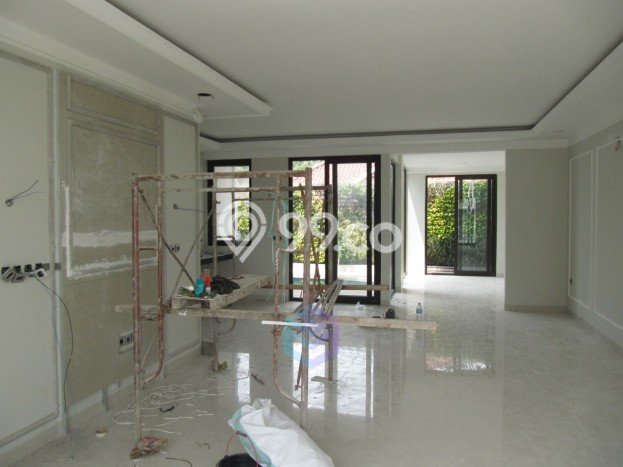 Rumah 4 Kamar Dekat dengan Fasilitas Umum, Jakarta Selatan - Harga Terjangkau Rumah 4 Kamar Dekat dengan Fasilitas Umum, Jakarta Selatan - Harga Terjangkau