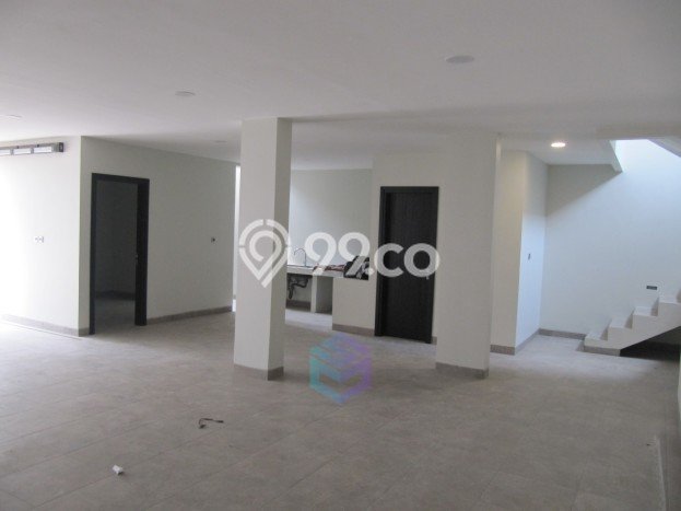 Rumah 4 Kamar Dekat dengan Fasilitas Umum, Jakarta Selatan - Harga Terjangkau Rumah 4 Kamar Dekat dengan Fasilitas Umum, Jakarta Selatan - Harga Terjangkau