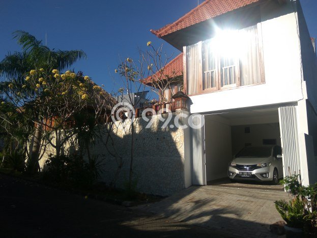 HOT LISTING! Rumah Siap Huni area Puri Gading, Luas 170m² Bangunan 150m² HOT LISTING! Rumah Siap Huni area Puri Gading, Luas 170m² Bangunan 150m²