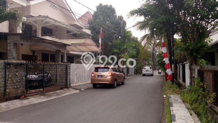 Rumah di Bintaro, Jakarta Selatan, LT 200m² LB 380m² Rumah di Bintaro, Jakarta Selatan, LT 200m² LB 380m²