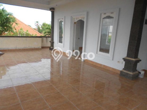 LOKASI PREMIUM! Rumah di Kerobokan, 2 KT, Lingkungan Tenang, LT 400m² Bangunan 200m² LOKASI PREMIUM! Rumah di Kerobokan, 2 KT, Lingkungan Tenang, LT 400m² Bangunan 200m²