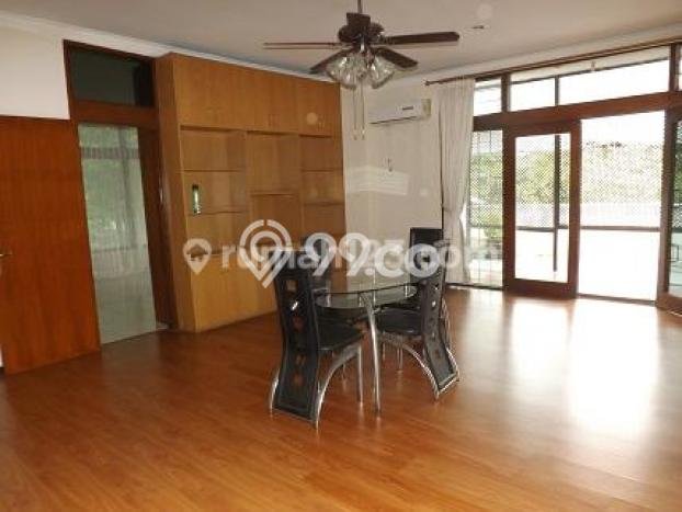 HOT DEAL! Rumah di Kemang, 5 KT, Area Asri, LT 1600m² Bangunan 750m² HOT DEAL! Rumah di Kemang, 5 KT, Area Asri, LT 1600m² Bangunan 750m²