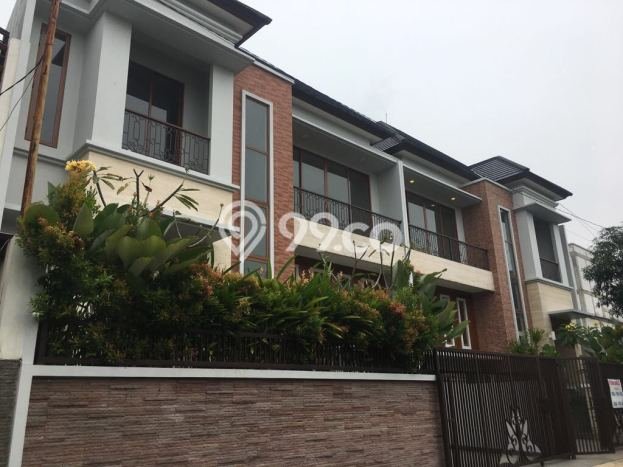 Rumah 5 KT 4 KM di Area Kebayoran Baru, Jakarta Selatan Rumah 5 KT 4 KM di Area Kebayoran Baru, Jakarta Selatan