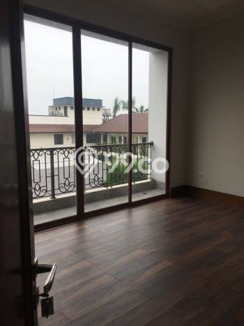 Rumah 5 KT 4 KM di Area Kebayoran Baru, Jakarta Selatan Rumah 5 KT 4 KM di Area Kebayoran Baru, Jakarta Selatan