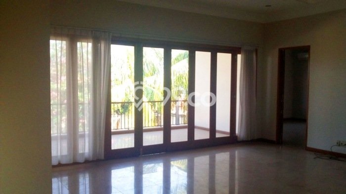 Disewakan Rumah Harga Terjangkau di Kemang Jakarta Selatan dengan 6 Kamar Tidur Disewakan Rumah Harga Terjangkau di Kemang Jakarta Selatan dengan 6 Kamar Tidur