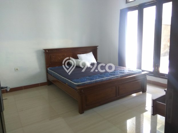 Rumah Asri area Kedonganan, 5 KT, Lingkungan Strategis, Luas 200m² LB 200m² Rumah Asri area Kedonganan, 5 KT, Lingkungan Strategis, Luas 200m² LB 200m²