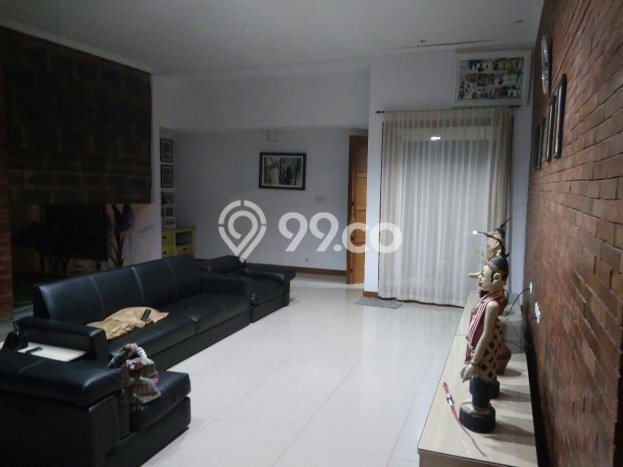 Rumah EXCLUSIVE di mojosongo, Solo, LT 437m² Bangunan 250m² KESEMPATAN TERBATAS! Rumah EXCLUSIVE di mojosongo, Solo, LT 437m² Bangunan 250m² KESEMPATAN TERBATAS!