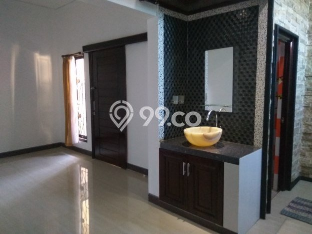 Rumah di Nusa Dua, Dekat Pusat Kota, 2 KM, LT 150m² Bangunan 180m² Rumah di Nusa Dua, Dekat Pusat Kota, 2 KM, LT 150m² Bangunan 180m²