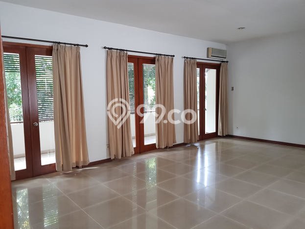Dijual Rumah Luas Elegan Dengan View Eksklusif di Simprug, Jakarta Selatan Dijual Rumah Luas Elegan Dengan View Eksklusif di Simprug, Jakarta Selatan