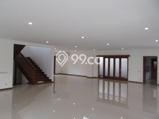 Rumah Tenang area Cilandak, 4 KM, Luas 1300m² LB 700m² Rumah Tenang area Cilandak, 4 KM, Luas 1300m² LB 700m²