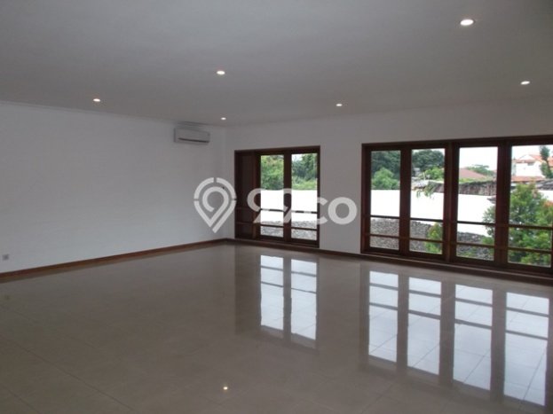 Rumah Tenang area Cilandak, 4 KM, Luas 1300m² LB 700m² Rumah Tenang area Cilandak, 4 KM, Luas 1300m² LB 700m²