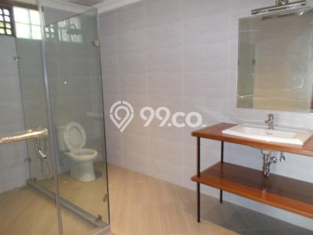 Rumah Tenang area Cilandak, 4 KM, Luas 1300m² LB 700m² Rumah Tenang area Cilandak, 4 KM, Luas 1300m² LB 700m²