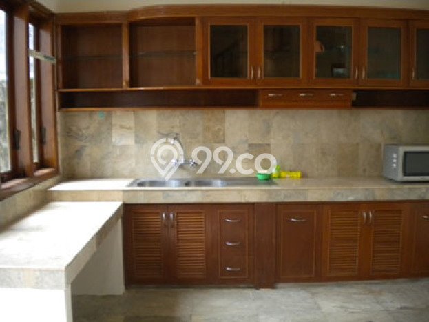 Rumah Nyaman di Kerobokan, 3 KT, Lingkungan Tenang, Luas 350m² Bangunan 300m² Rumah Nyaman di Kerobokan, 3 KT, Lingkungan Tenang, Luas 350m² Bangunan 300m²