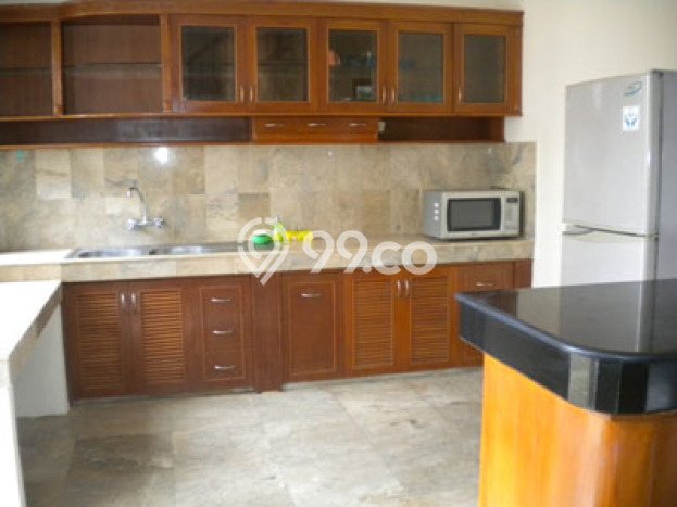Rumah Nyaman di Kerobokan, 3 KT, Lingkungan Tenang, Luas 350m² Bangunan 300m² Rumah Nyaman di Kerobokan, 3 KT, Lingkungan Tenang, Luas 350m² Bangunan 300m²