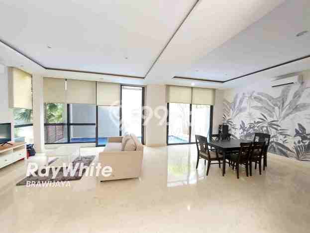 HARGA SPESIAL! Rumah di Cilandak, Dekat Pusat Kota, 4 KM, LT 209m² Bangunan 390m² HARGA SPESIAL! Rumah di Cilandak, Dekat Pusat Kota, 4 KM, LT 209m² Bangunan 390m²